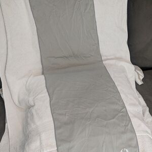 Sukeen Gray and White Yoga Cooling Towel